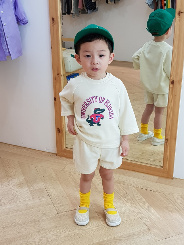 <b><p>Short training Top and bottom set Bus Children'</p></b><b><p>ショート トレーニング 上下セット 釜山子供服 キッズファッン 幼児などウォンルク</p></b><br /><br /><p align='center'>