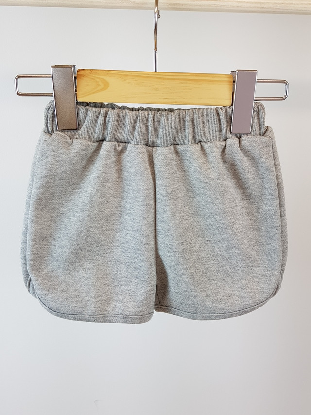 <b><p>Short training Top and bottom set Bus Children'</p></b><b><p>ショート トレーニング 上下セット 釜山子供服 キッズファッン 幼児などウォンルク</p></b><br /><br /><p align='center'>