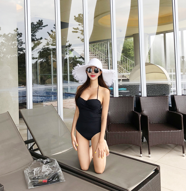 <b><p>Goodies ribbon Strap black pink Moki Halter</p></b><b><p>グッズ リボン ストラップ ブク ピンク ねじれ モノキニ ホルターネック ワンピース水着</p></b><br /><br /><p align='center'>