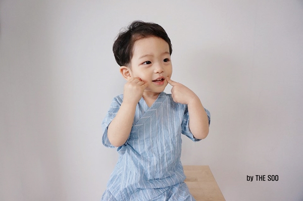 <b><p>More Jin Bay child Yukata life Han bok High</p></b><b><p>ドス ジンベイ 幼児 浴衣 生活 韓服 サンハボク 子供服セット 休暇ルック バカンス</p></b><br /><br /><p align='center'>