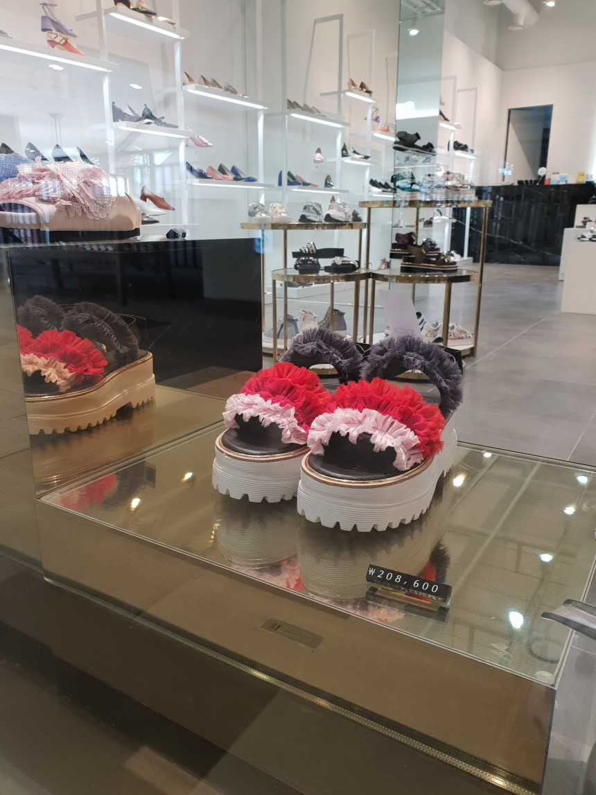 <b><p>Shu Comma Bonnie Cankant sdals Red DG2BM17038RED</p></b><b><p>シューコンマみる カンカン2サンダル レッド DG2BM17038RED ユニークルックコーディネー</p></b><br /><br /><p align='center'>