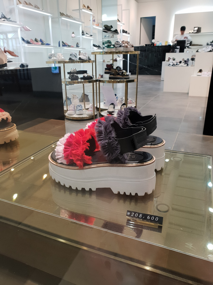 <b><p>Shu Comma Bonnie Cankant sdals Red DG2BM17038RED</p></b><b><p>シューコンマみる カンカン2サンダル レッド DG2BM17038RED ユニークルックコーディネー</p></b><br /><br /><p align='center'>