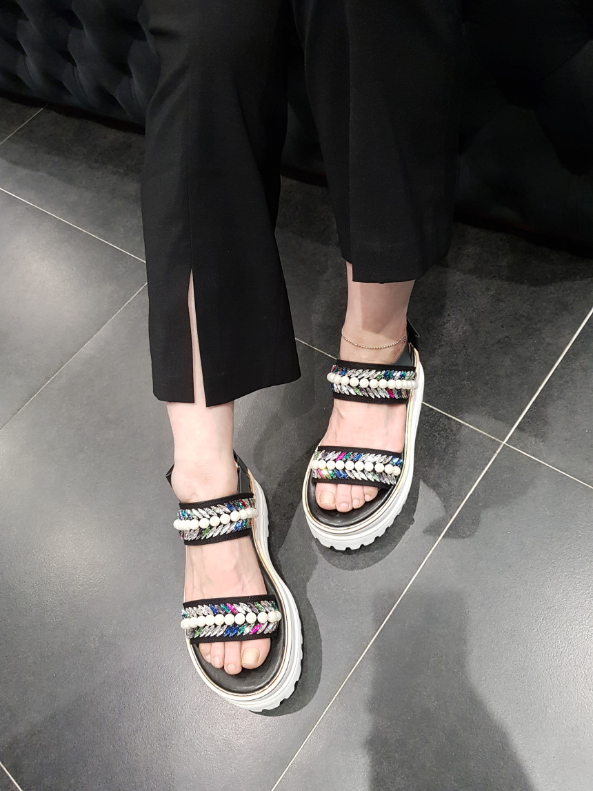 <b><p>Shu Comma Bonnie suecbe Mely sandal black</p></b><b><p>シューコンマみる suecommabonnie メロディー サンダル 黒 DG2BM17015BLK</p></b><br /><br /><p align='center'>