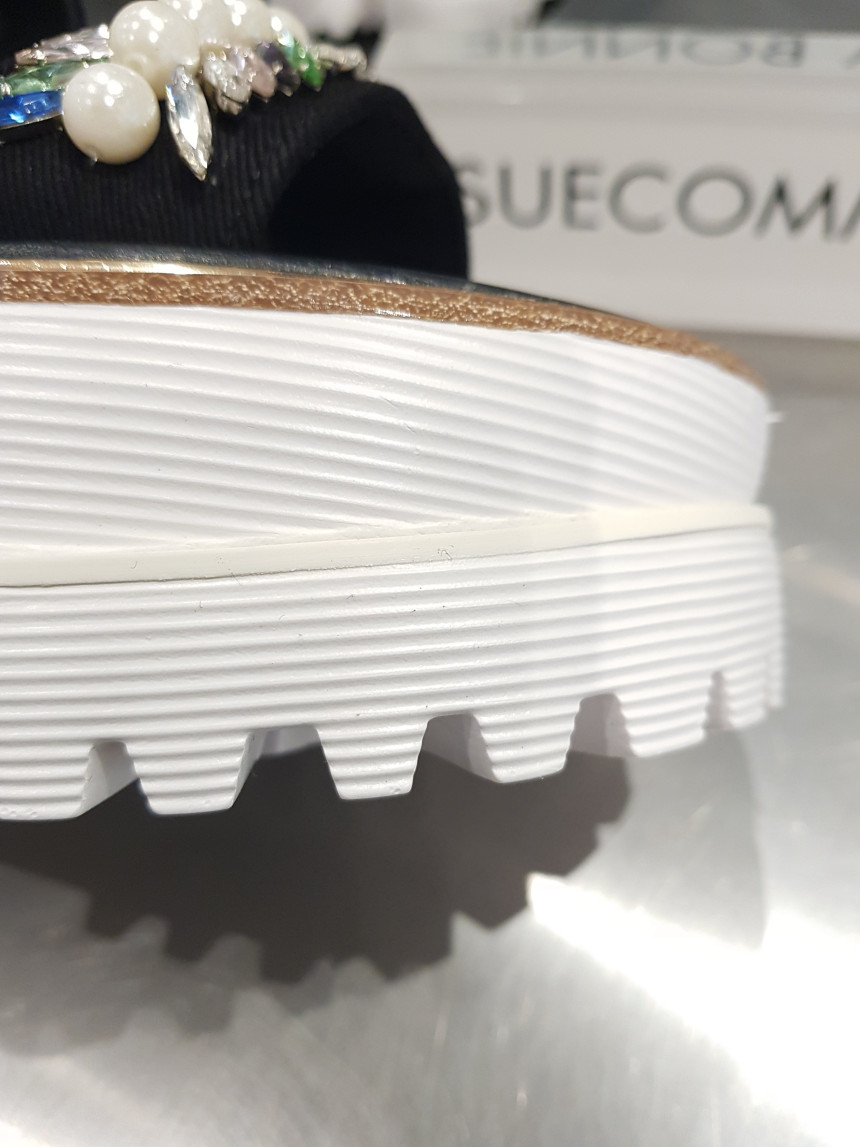 <b><p>Shu Comma Bonnie suecbe Mely sandal black</p></b><b><p>シューコンマみる suecommabonnie メロディー サンダル 黒 DG2BM17015BLK</p></b><br /><br /><p align='center'>