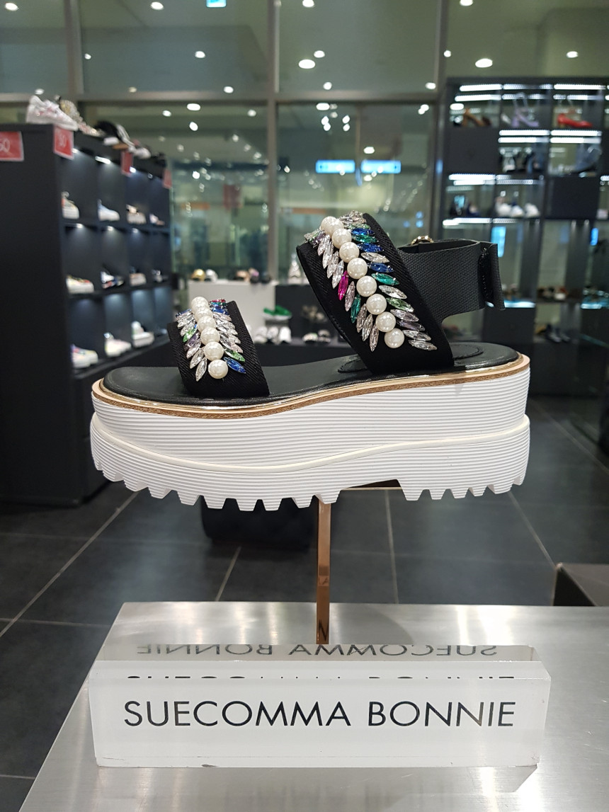 <b><p>Shu Comma Bonnie suecbe Mely sandal black</p></b><b><p>シューコンマみる suecommabonnie メロディー サンダル 黒 DG2BM17015BLK</p></b><br /><br /><p align='center'>