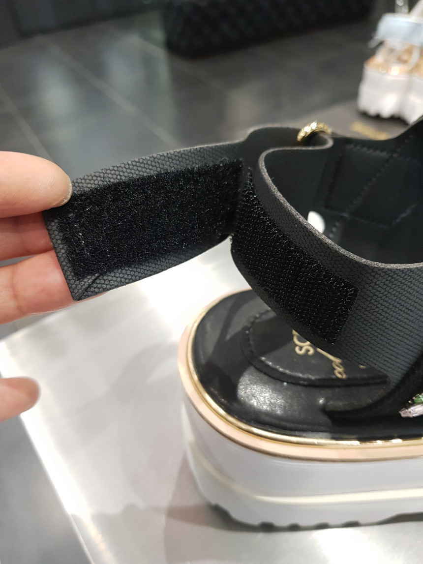 <b><p>Shu Comma Bonnie suecbe Mely sandal black</p></b><b><p>シューコンマみる suecommabonnie メロディー サンダル 黒 DG2BM17015BLK</p></b><br /><br /><p align='center'>