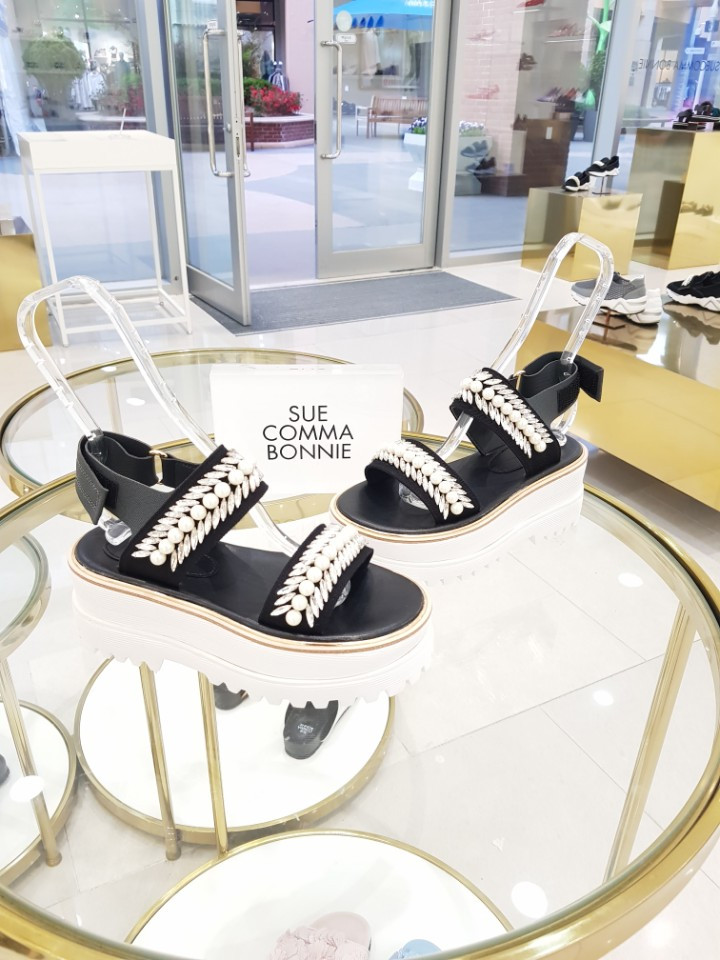 <b><p>Shu Comma Bonnie suecbe Melody sandal black</p></b><b><p>シューコンマみる suecommabonnie メロディー サンダル 黒 DG2BM17016BLK</p></b><br /><br /><p align='center'>