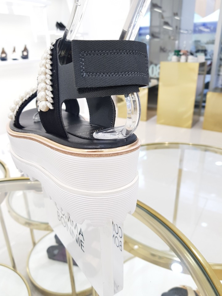 <b><p>Shu Comma Bonnie suecbe Melody sandal black</p></b><b><p>シューコンマみる suecommabonnie メロディー サンダル 黒 DG2BM17016BLK</p></b><br /><br /><p align='center'>