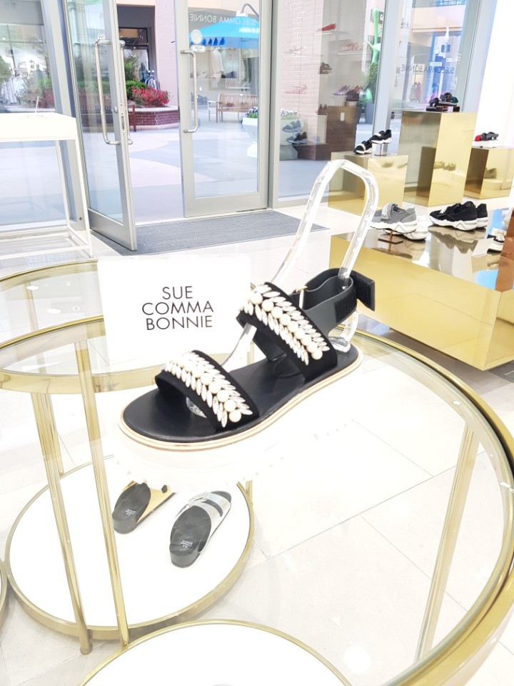 <b><p>Shu Comma Bonnie suecbe Melody sandal black</p></b><b><p>シューコンマみる suecommabonnie メロディー サンダル 黒 DG2BM17016BLK</p></b><br /><br /><p align='center'>