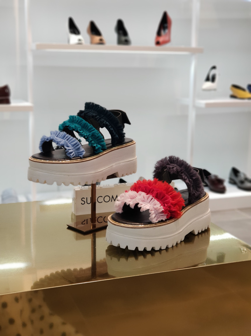 <b><p>Shu Comma Bonnie Cankant sdals Red DG2BM17038RED</p></b><b><p>シューコンマみる カンカン2サンダル レッド DG2BM17038RED ユニークルックコーディネー</p></b><br /><br /><p align='center'>