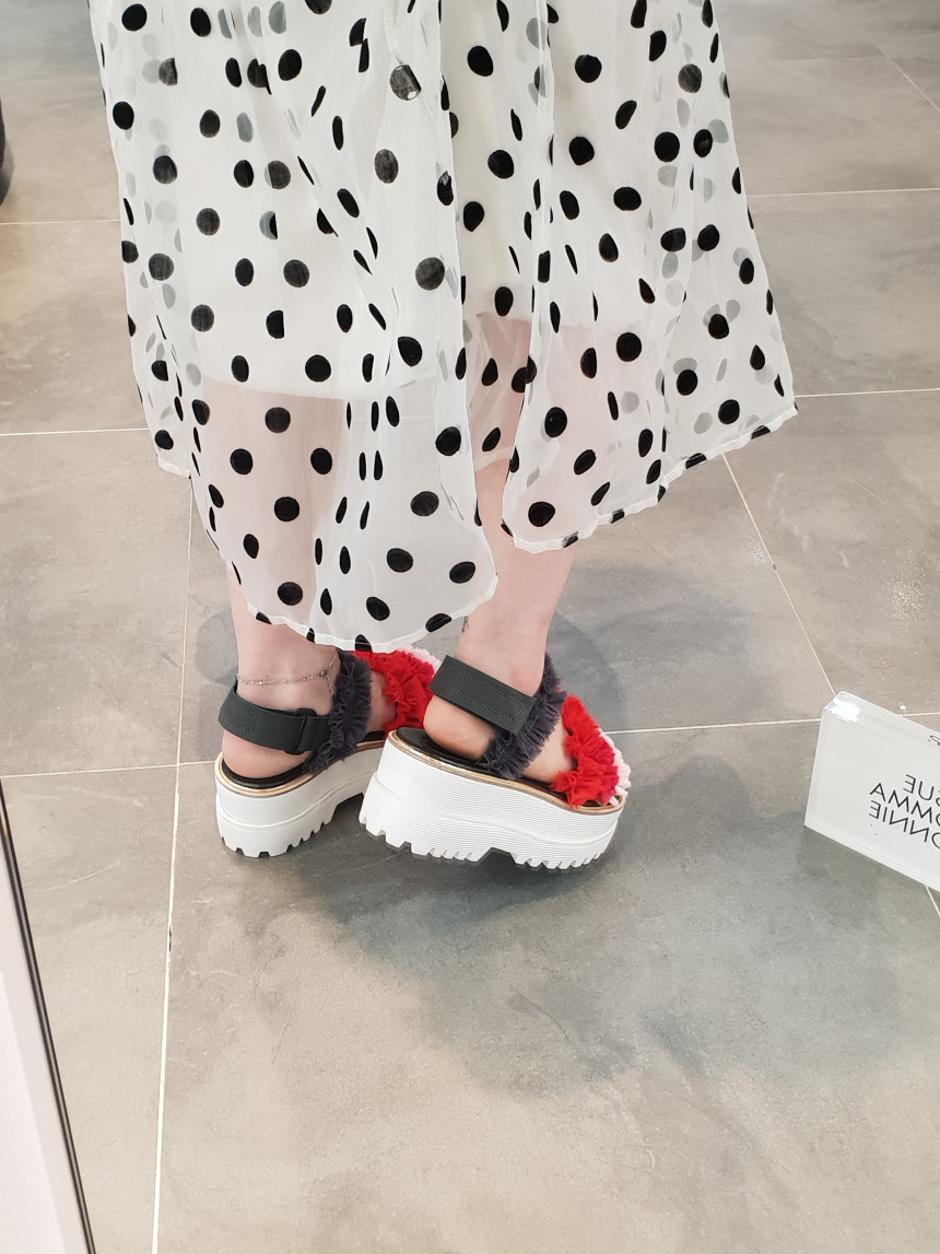 <b><p>Shu Comma Bonnie Cankant sdals Red DG2BM17038RED</p></b><b><p>シューコンマみる カンカン2サンダル レッド DG2BM17038RED ユニークルックコーディネー</p></b><br /><br /><p align='center'>