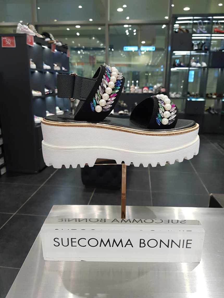 <b><p>Shu Comma Bonnie suecbe Mely sandal black</p></b><b><p>シューコンマみる suecommabonnie メロディー サンダル 黒 DG2BM17015BLK</p></b><br /><br /><p align='center'>