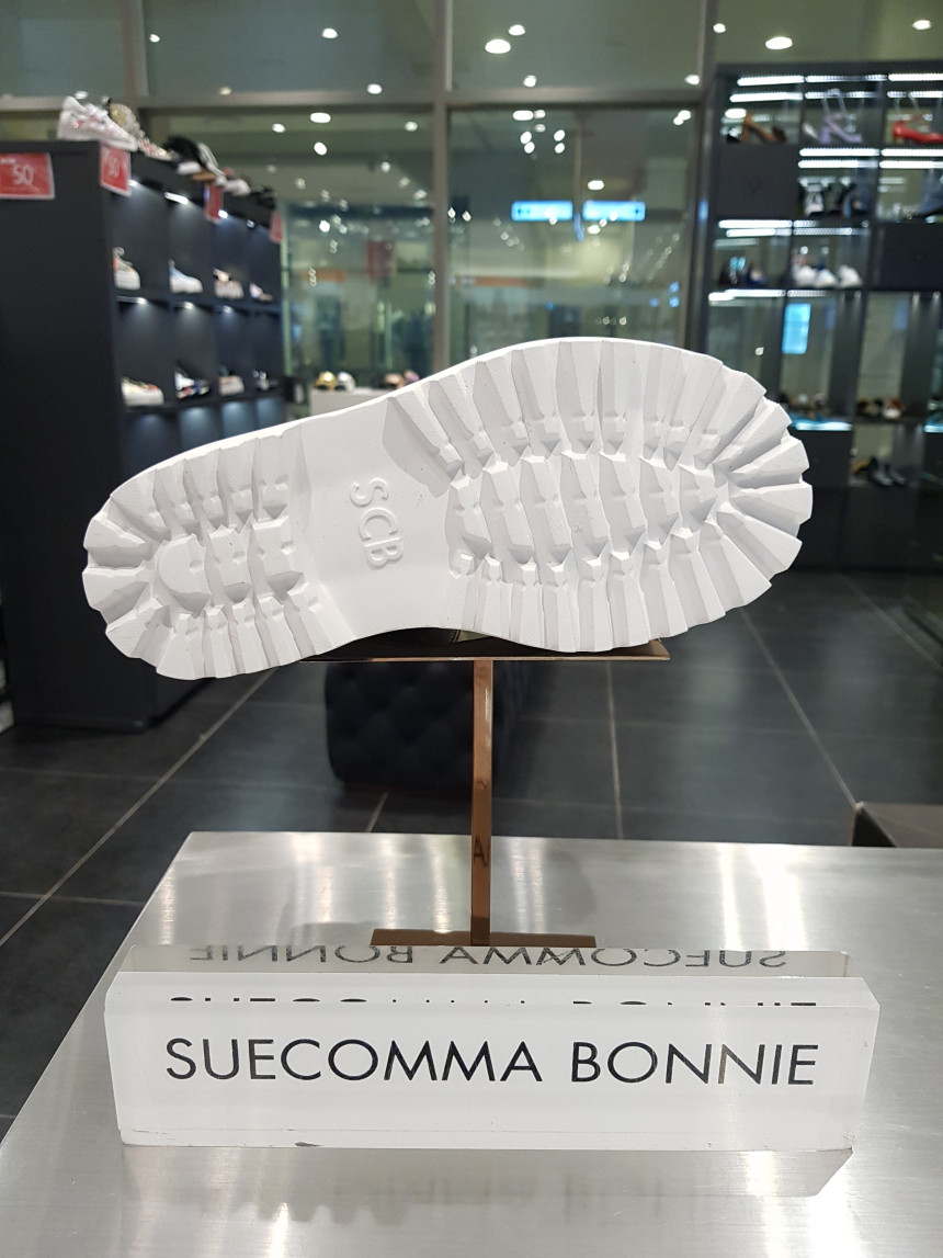 <b><p>Shu Comma Bonnie suecbe Mely sandal black</p></b><b><p>シューコンマみる suecommabonnie メロディー サンダル 黒 DG2BM17015BLK</p></b><br /><br /><p align='center'>