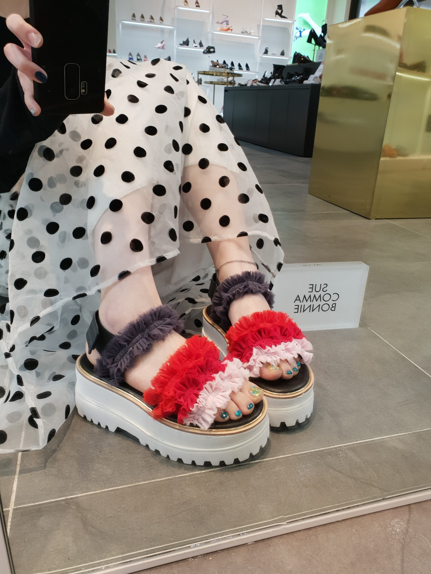 <b><p>Shu Comma Bonnie Cankant sdals Red DG2BM17038RED</p></b><b><p>シューコンマみる カンカン2サンダル レッド DG2BM17038RED ユニークルックコーディネー</p></b><br /><br /><p align='center'>