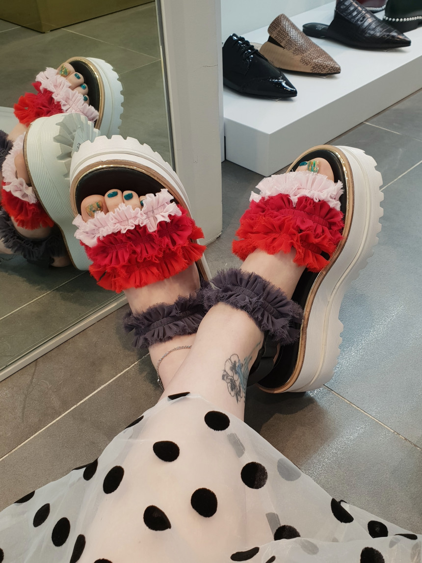 <b><p>Shu Comma Bonnie Cankant sdals Red DG2BM17038RED</p></b><b><p>シューコンマみる カンカン2サンダル レッド DG2BM17038RED ユニークルックコーディネー</p></b><br /><br /><p align='center'>