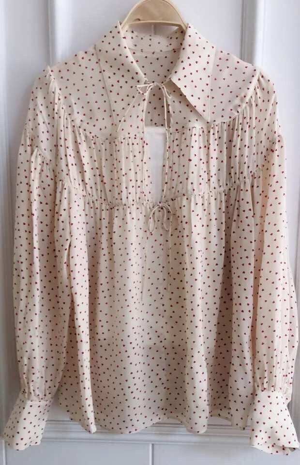 <b><p>cute heart Ka Handld blouse Office ok Da</p></b><b><p>かわいい ハート カラー ソン・イェジンブラウス オフィスルック 芸能人 輸入保税</p></b><br /><br /><p align='center'>