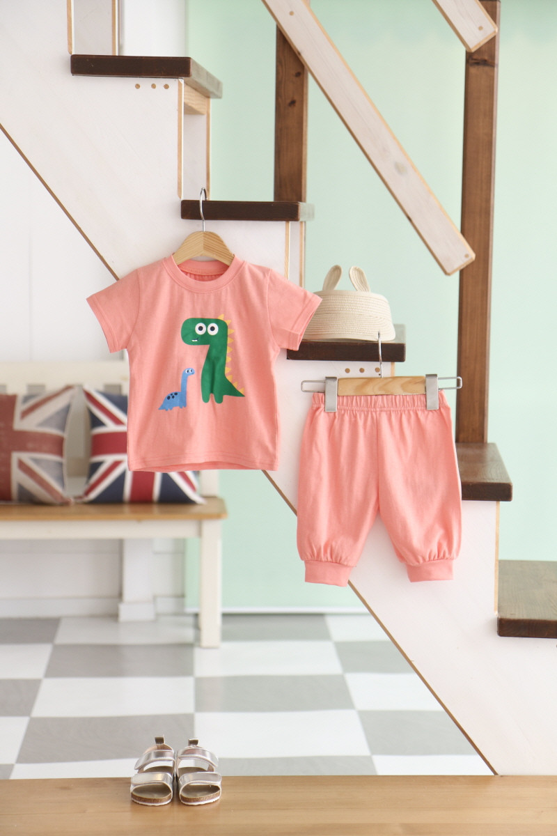 <b><p>Planning Specials Short sleeves dosaur Top</p></b><b><p>企画特価 半袖 恐竜 上下セット 幼スーツ ドアセンボク 登院</p></b><br /><br /><p align='center'>