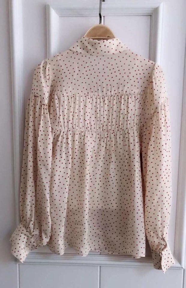 <b><p>cute heart Ka Handld blouse Office ok Da</p></b><b><p>かわいい ハート カラー ソン・イェジンブラウス オフィスルック 芸能人 輸入保税</p></b><br /><br /><p align='center'>