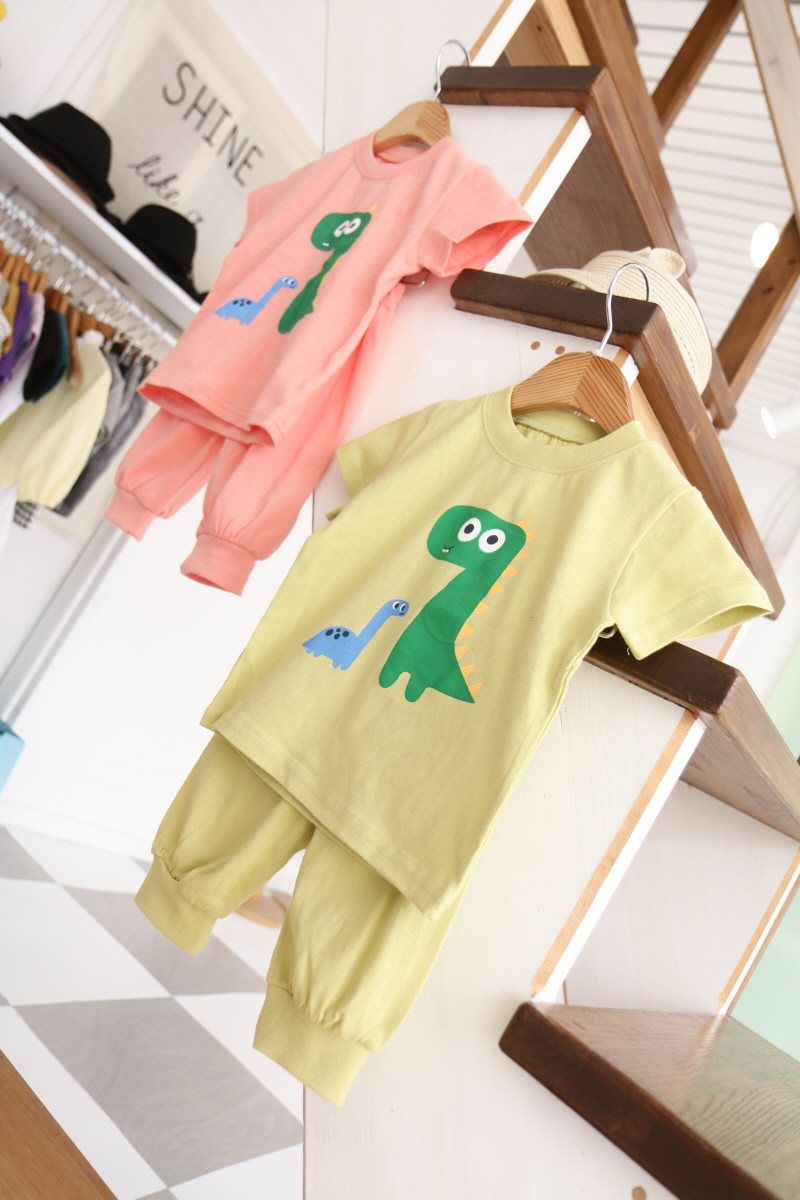 <b><p>Planning Specials Short sleeves dosaur Top</p></b><b><p>企画特価 半袖 恐竜 上下セット 幼スーツ ドアセンボク 登院</p></b><br /><br /><p align='center'>