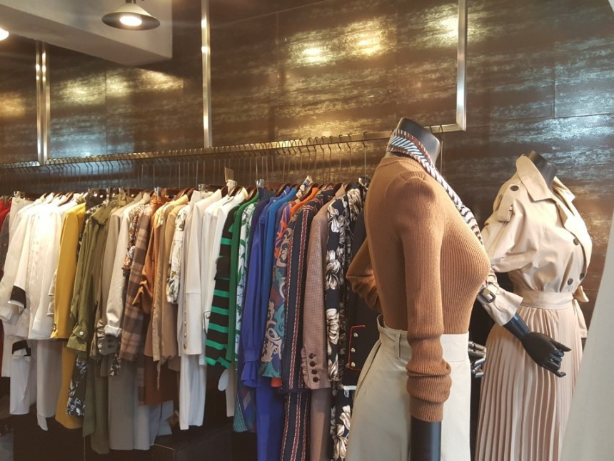 <b><p>The Sequins T-shirt</p></b><b><p>ペピ スパンコール Tシャツ</p></b><br /><br /><p align='center'>