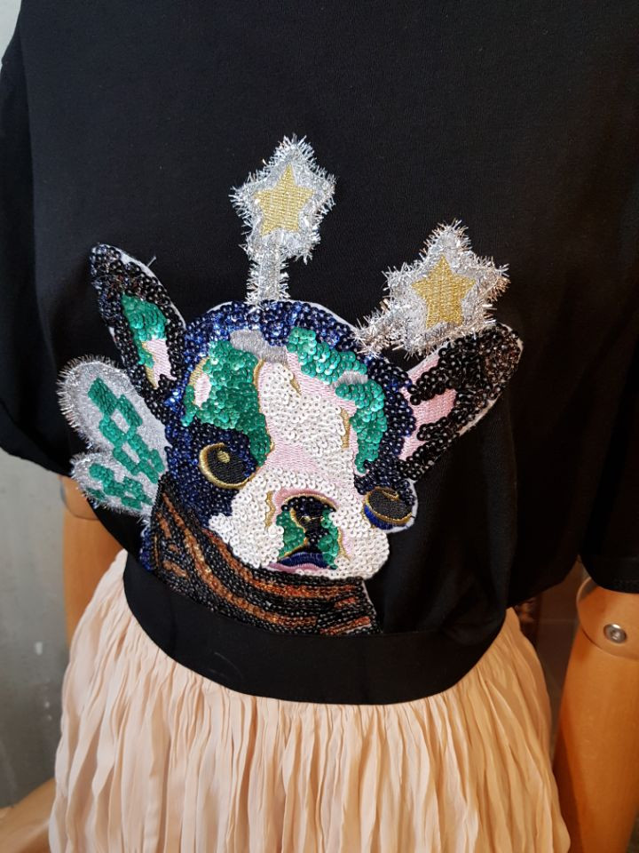 <b><p>The Sequins T-shirt</p></b><b><p>ペピ スパンコール Tシャツ</p></b><br /><br /><p align='center'>