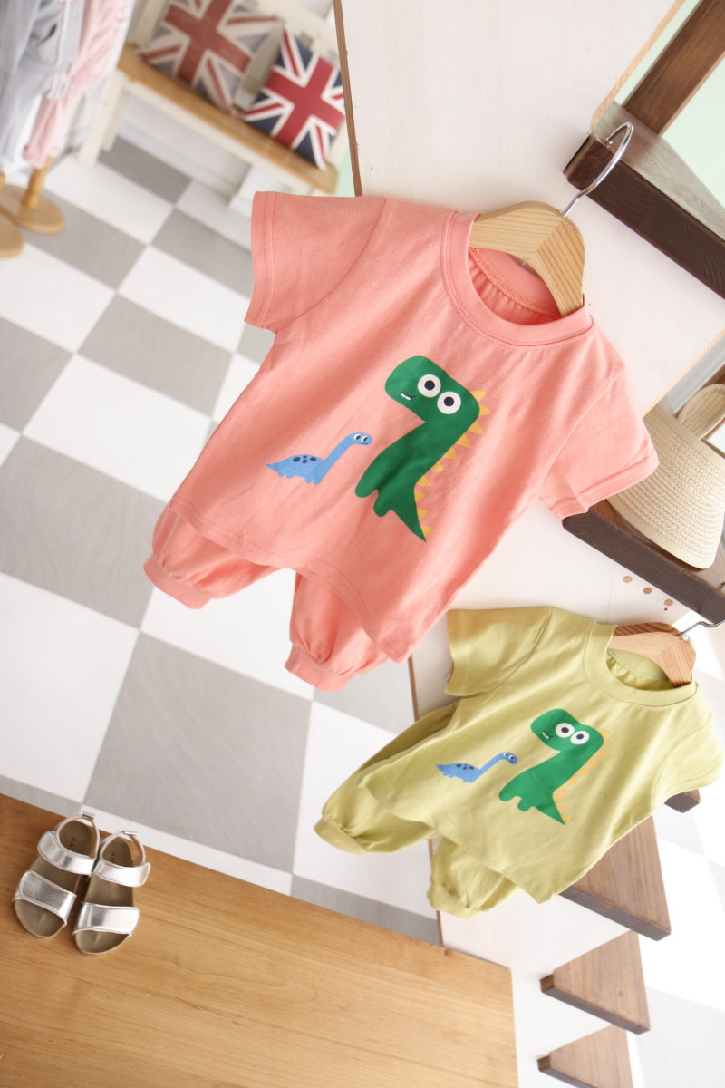 <b><p>Planning Specials Short sleeves dosaur Top</p></b><b><p>企画特価 半袖 恐竜 上下セット 幼スーツ ドアセンボク 登院</p></b><br /><br /><p align='center'>