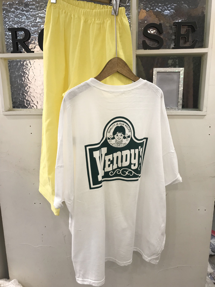 <b><p>Wendy Boxed T-sht Basic degn Color appeal</p></b><b><p>ウェンディ ボックスTシャツ ベーシなデザイン カラー感が引き立つ 大学生デイリール</p></b><br /><br /><p align='center'>