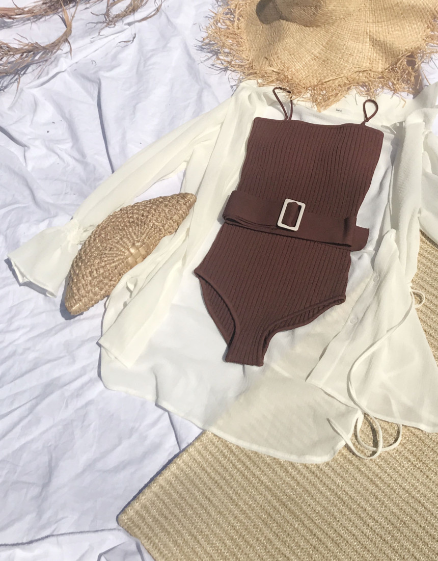 <b><p>Golgi square one piece swimsuit Beach sort</p></b><b><p>段ボール 正方形 ワンピース 水着 リゾートビーチルック ユニーク ニット ベルト</p></b><br /><br /><p align='center'>