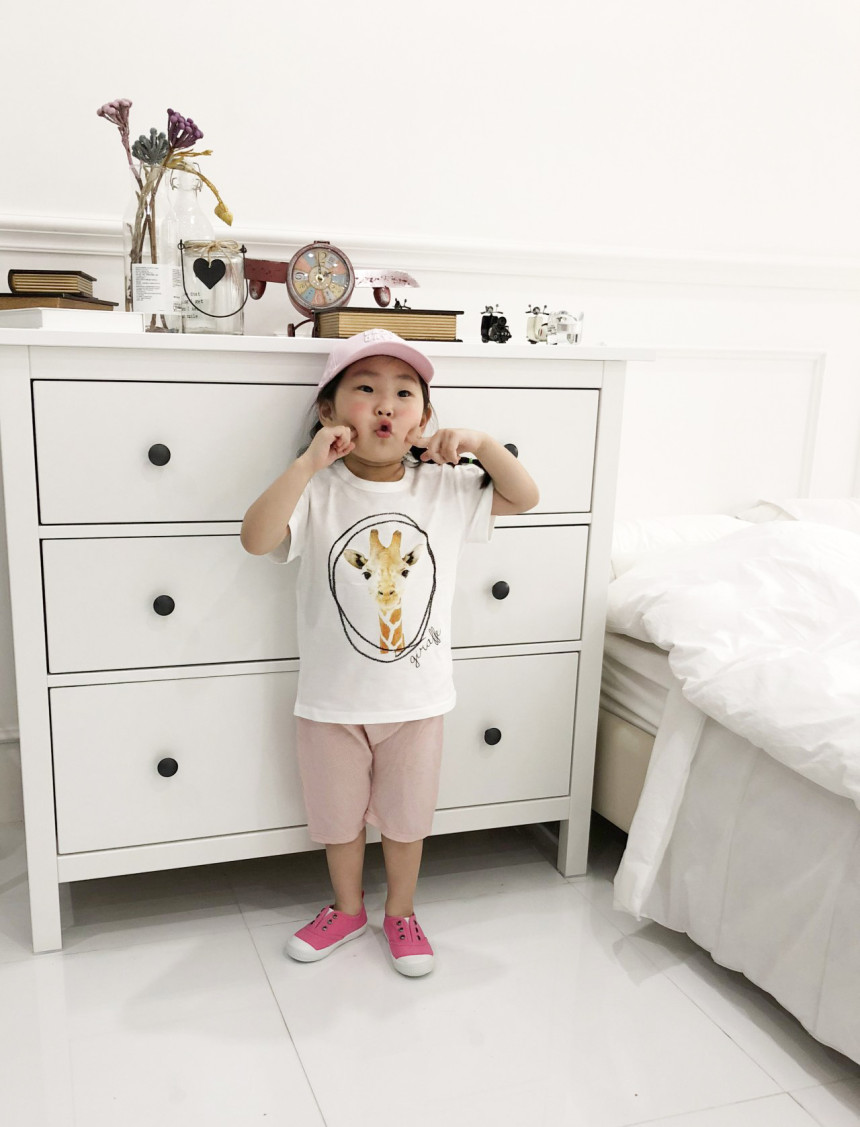 <b><p>cute giraffe T-sht Soh look Gls Short Sleeves</p></b><b><p>かわいい キリン Tシャツ 残っルック 女の子半袖 兄妹 幼児服 夏の服</p></b><br /><br /><p align='center'>