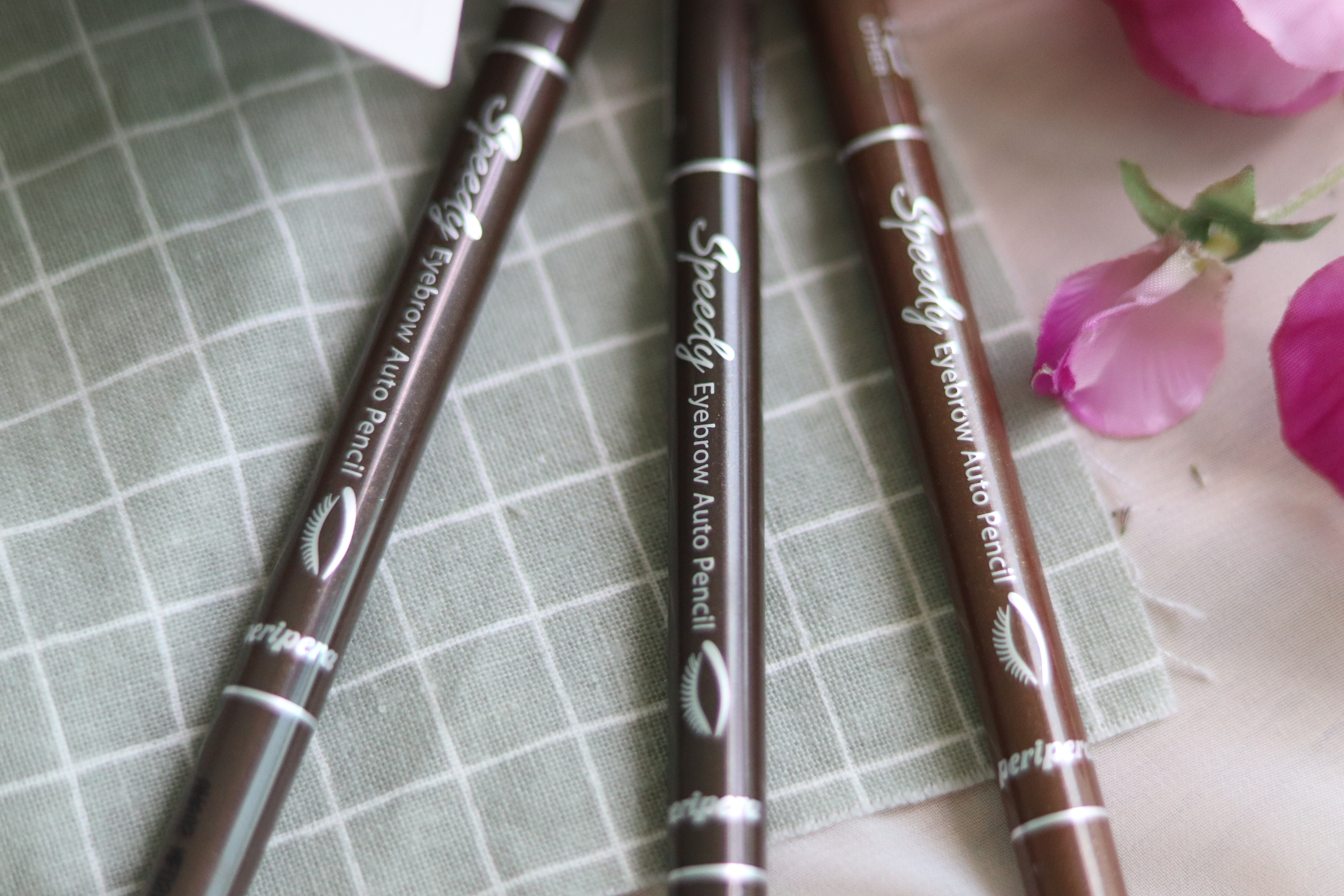 <b><p>Peripera Sedy Eyebrow to ncil wood Dwing</p></b><b><p>ペリペラ スピーディ アイブロウ オート ペンシル ウッド 眉毛を描く 呉おすすめ</p></b><br /><br /><p align='center'>
