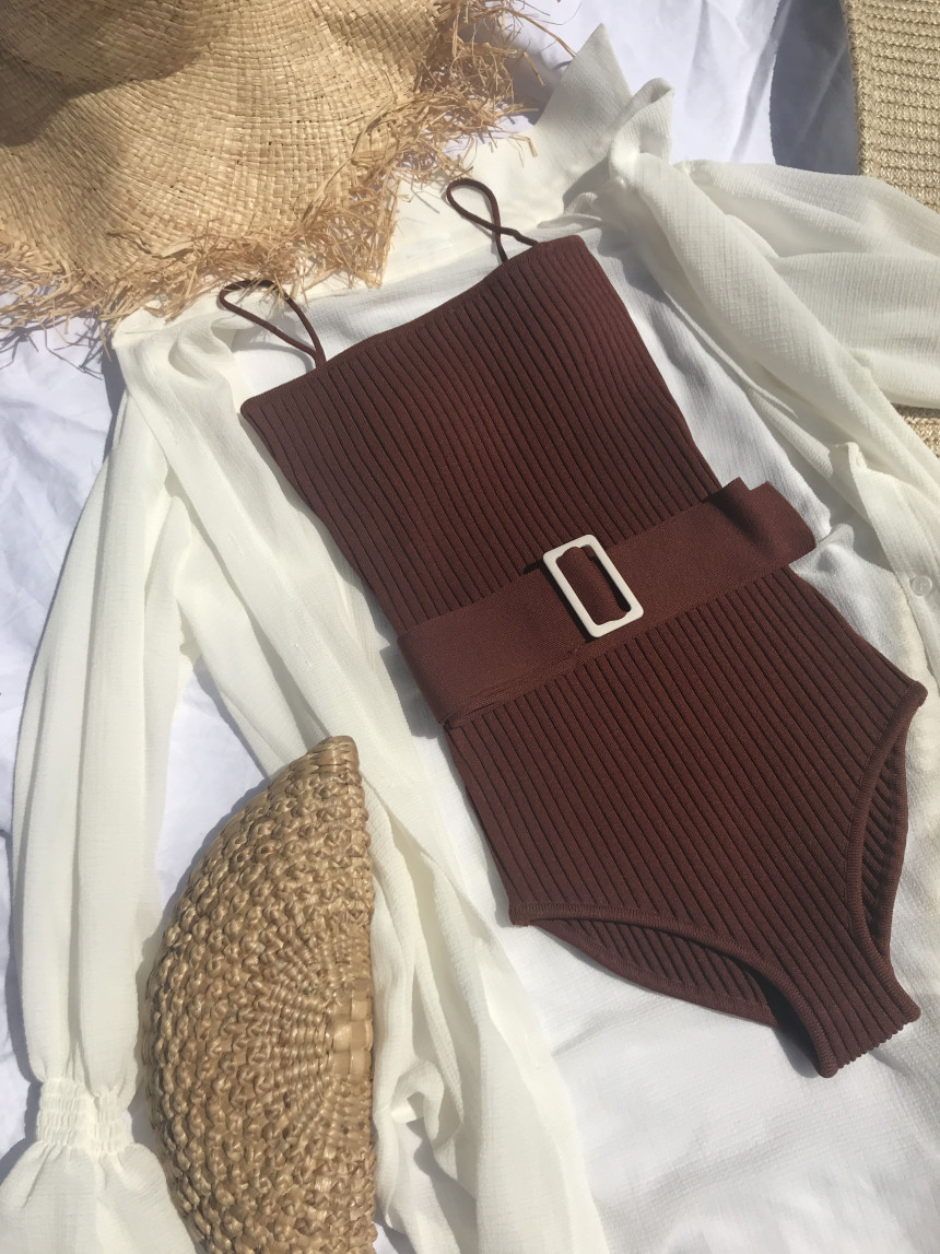 <b><p>Golgi square one piece swimsuit Beach sort</p></b><b><p>段ボール 正方形 ワンピース 水着 リゾートビーチルック ユニーク ニット ベルト</p></b><br /><br /><p align='center'>