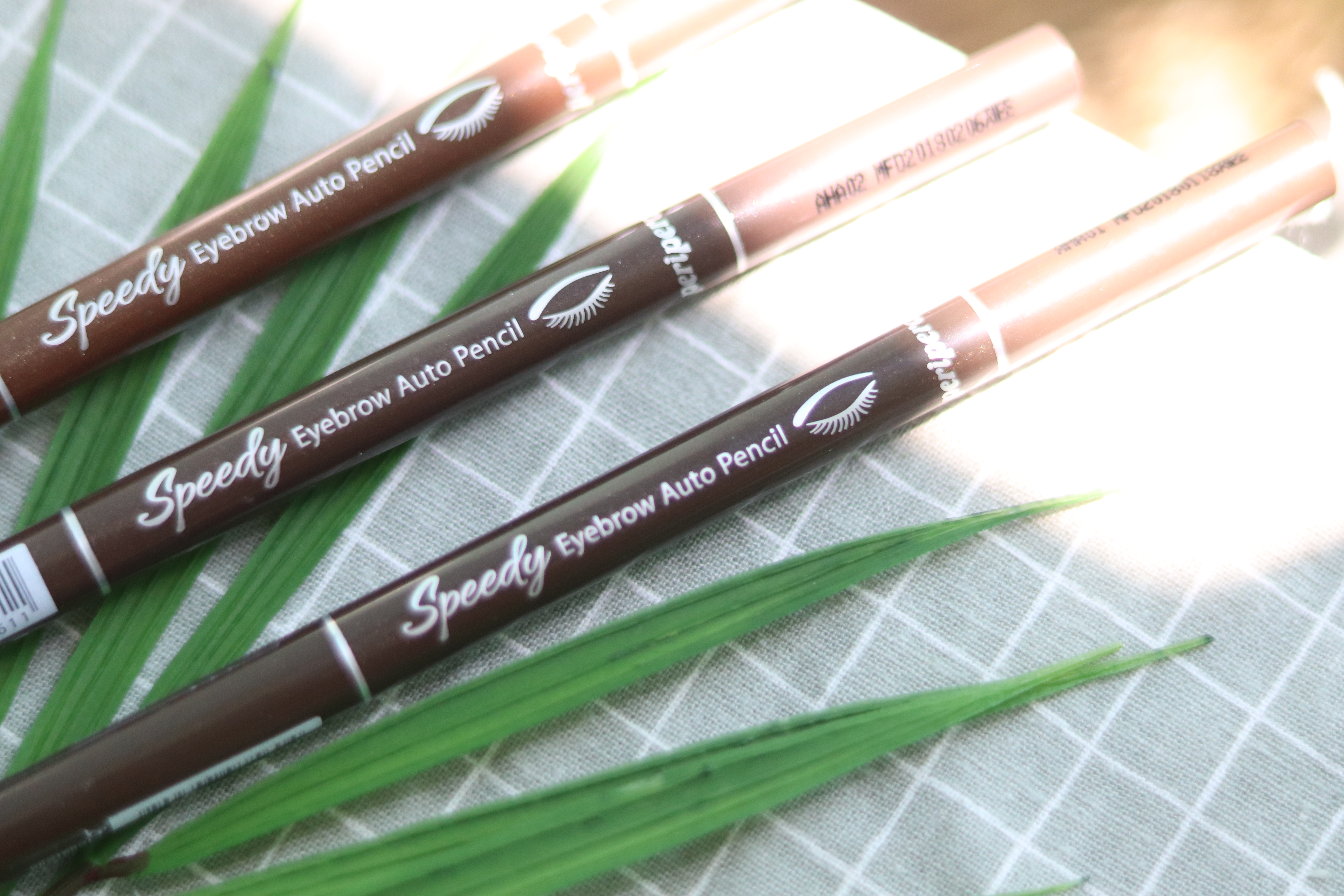 <b><p>Peripera Sedy Eyebrow to ncil wood Dwing</p></b><b><p>ペリペラ スピーディ アイブロウ オート ペンシル ウッド 眉毛を描く 呉おすすめ</p></b><br /><br /><p align='center'>
