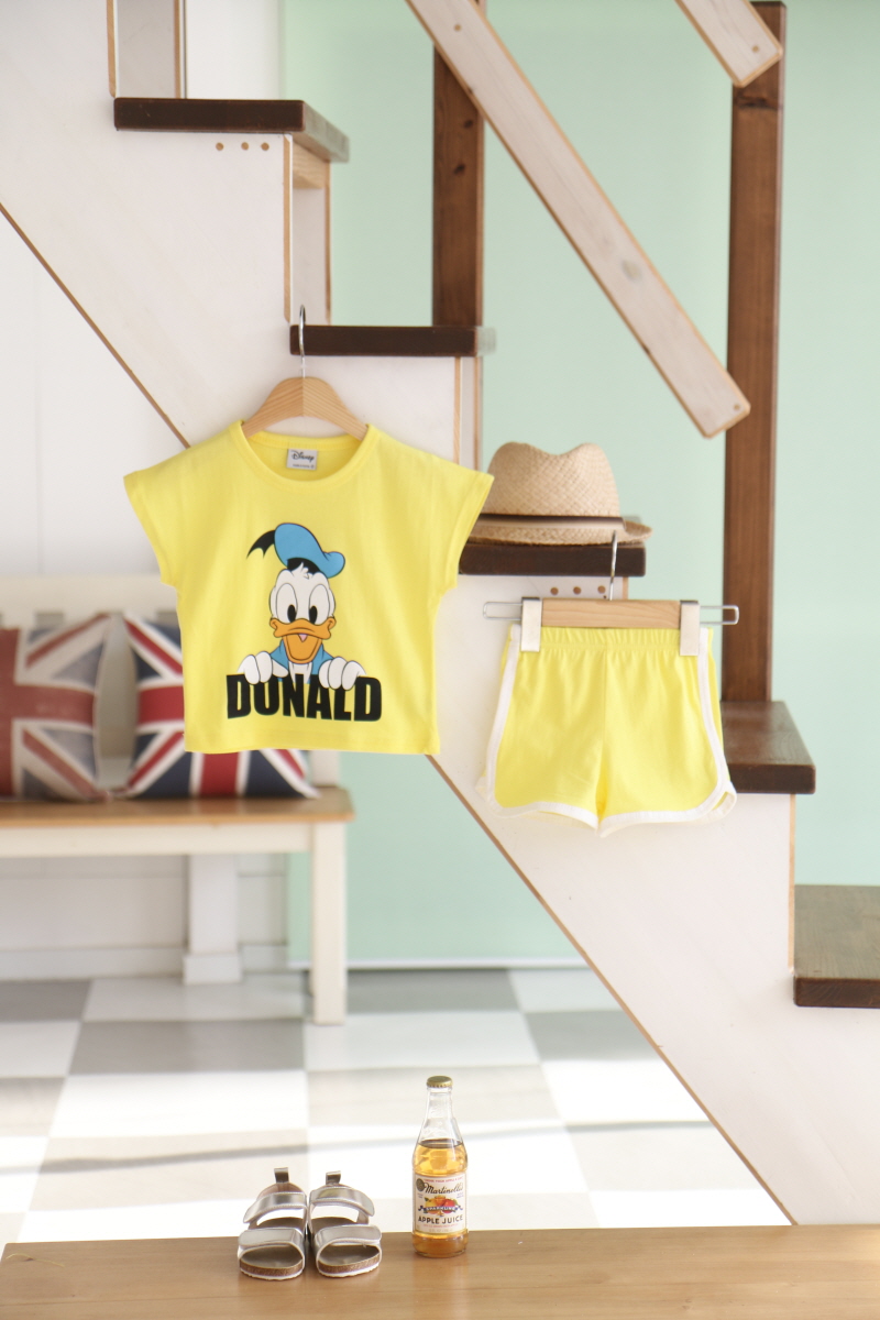 <b><p>Peekaboo Donald daisy Top and ttom set By</p></b><b><p>ピーカブー ドナルド デイジー 上下セット 幼スーツ 兄妹カップルルック ドアセンボク</p></b><br /><br /><p align='center'>