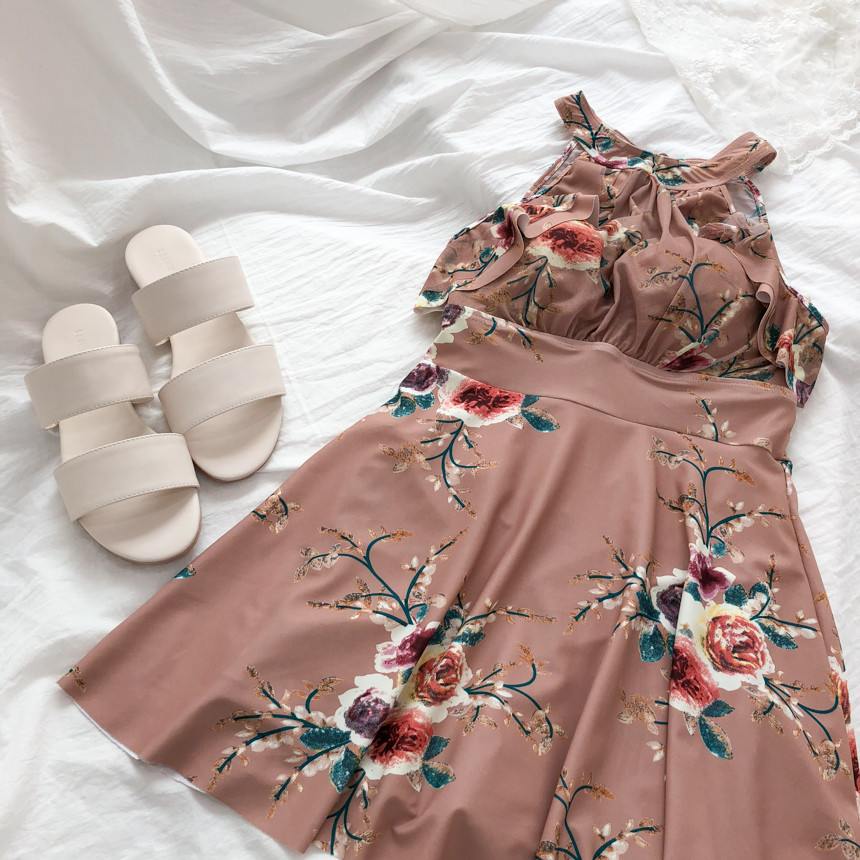 <b><p>Eve flow One Piece Bikini Cute swimsuit Holiday</p></b><b><p>イブ フラワー ワンピースビキニ かわいい水着 休暇コーディネート 活動性を手に入れた</p></b><br /><br /><p align='center'>