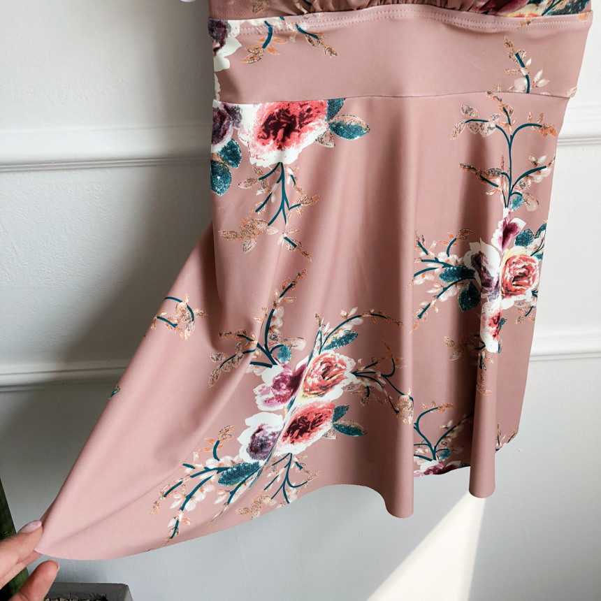 <b><p>Eve flow One Piece Bikini Cute swimsuit Holiday</p></b><b><p>イブ フラワー ワンピースビキニ かわいい水着 休暇コーディネート 活動性を手に入れた</p></b><br /><br /><p align='center'>