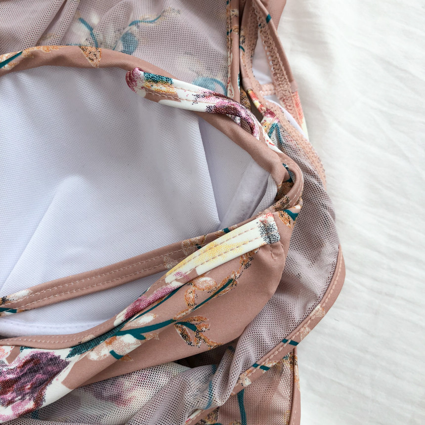 <b><p>Eve flow One Piece Bikini Cute swimsuit Holiday</p></b><b><p>イブ フラワー ワンピースビキニ かわいい水着 休暇コーディネート 活動性を手に入れた</p></b><br /><br /><p align='center'>