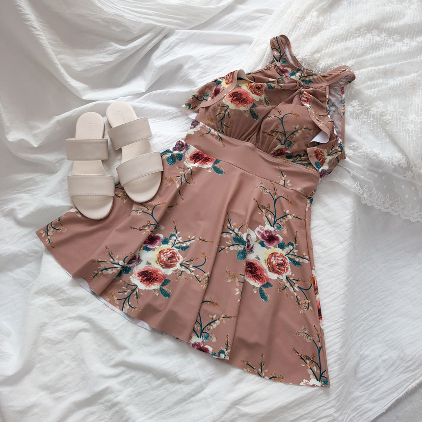 <b><p>Eve flow One Piece Bikini Cute swimsuit Holiday</p></b><b><p>イブ フラワー ワンピースビキニ かわいい水着 休暇コーディネート 活動性を手に入れた</p></b><br /><br /><p align='center'>