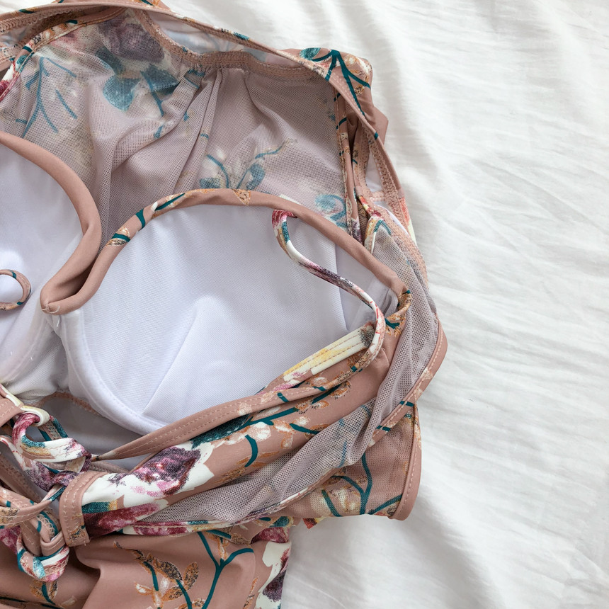 <b><p>Eve flow One Piece Bikini Cute swimsuit Holiday</p></b><b><p>イブ フラワー ワンピースビキニ かわいい水着 休暇コーディネート 活動性を手に入れた</p></b><br /><br /><p align='center'>