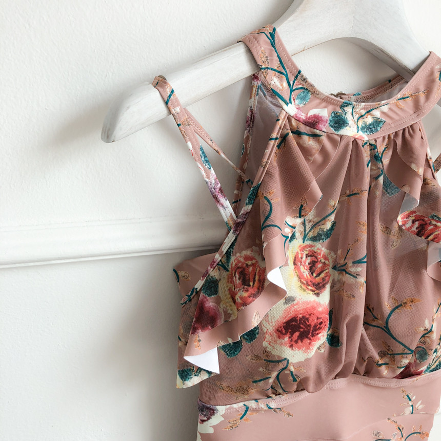 <b><p>Eve flow One Piece Bikini Cute swimsuit Holiday</p></b><b><p>イブ フラワー ワンピースビキニ かわいい水着 休暇コーディネート 活動性を手に入れた</p></b><br /><br /><p align='center'>