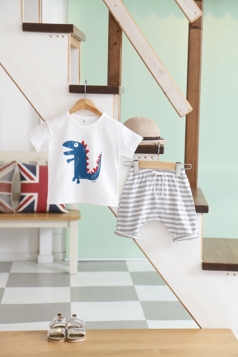 <b><p>Summer Specials Dino Top and bottom set Baby</p></b><b><p>夏バーゲン ディーノ 上下セット 幼 個人 ドアセンボク 登院スーツ</p></b><br /><br /><p align='center'>