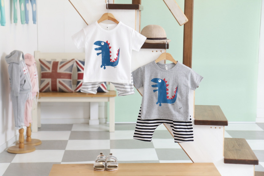 <b><p>Summer Specials Dino Top and bottom set Baby</p></b><b><p>夏バーゲン ディーノ 上下セット 幼 個人 ドアセンボク 登院スーツ</p></b><br /><br /><p align='center'>
