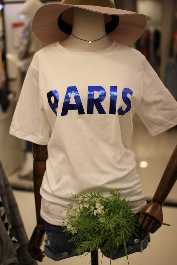 <b><p>Stephanie Paris foil Short sleeve a18ts8610</p></b><b><p>ステファニー パリ箔 半袖Tシャツ a18ts8610 日常コーディネートルック</p></b><br /><br /><p align='center'>