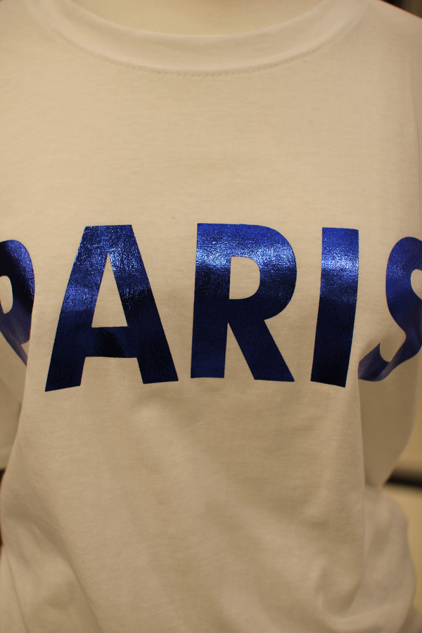 <b><p>Stephanie Paris foil Short sleeve a18ts8610</p></b><b><p>ステファニー パリ箔 半袖Tシャツ a18ts8610 日常コーディネートルック</p></b><br /><br /><p align='center'>