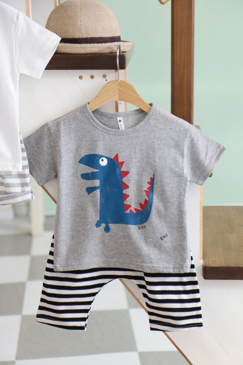 <b><p>Summer Specials Dino Top and bottom set Baby</p></b><b><p>夏バーゲン ディーノ 上下セット 幼 個人 ドアセンボク 登院スーツ</p></b><br /><br /><p align='center'>