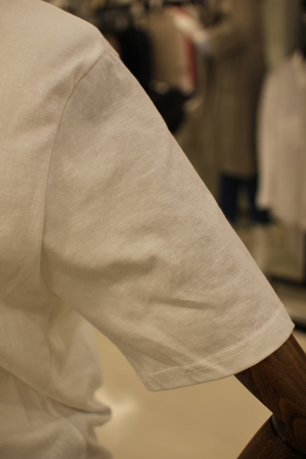 <b><p>Stephanie Paris foil Short sleeve a18ts8610</p></b><b><p>ステファニー パリ箔 半袖Tシャツ a18ts8610 日常コーディネートルック</p></b><br /><br /><p align='center'>