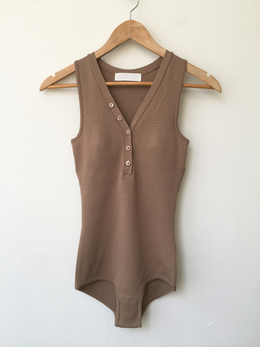 <b><p>button neat piece Mokini swimsuit 4 colors</p></b><b><p>ボタン ニット ワンピース モノキニ 水着 4 色 スタイル バカンスルック リゾートビーチ</p></b><br /><br /><p align='center'>