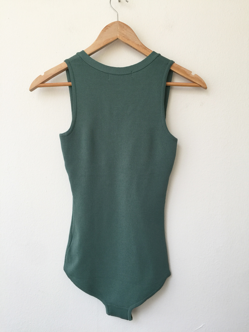 <b><p>button neat piece Mokini swimsuit 4 colors</p></b><b><p>ボタン ニット ワンピース モノキニ 水着 4 色 スタイル バカンスルック リゾートビーチ</p></b><br /><br /><p align='center'>