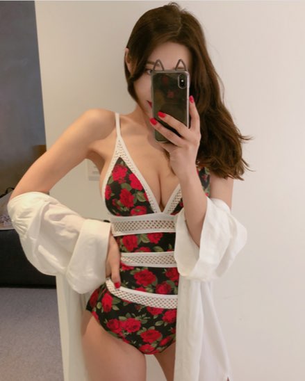 <b><p>Rose Monokini Zimmerman black flow Prtg A</p></b><b><p>ローズモノキニ ジマーマン ブラック フラワー 花プリント ワンピースヨウンボク</p></b><br /><br /><p align='center'>