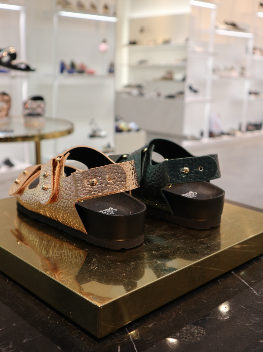 <b><p>Shu Comma Bonnie Spike DA2AM18402PIK Resort</p></b><b><p>シューコンマみる スパイクG DA2AM18402PIK リゾートルックコーディネート</p></b><br /><br /><p align='center'>