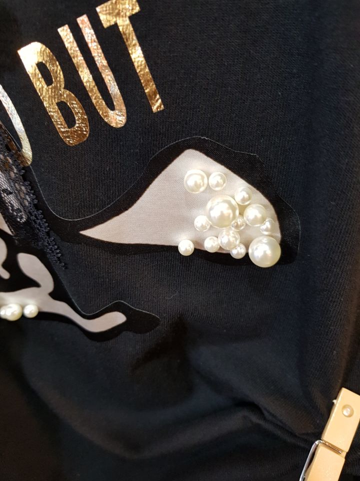 <b><p>Nuppy Pearl ribbon T-shirt</p></b><b><p>ヌピ 真珠 リボン Tシャツ</p></b><br /><br /><p align='center'>